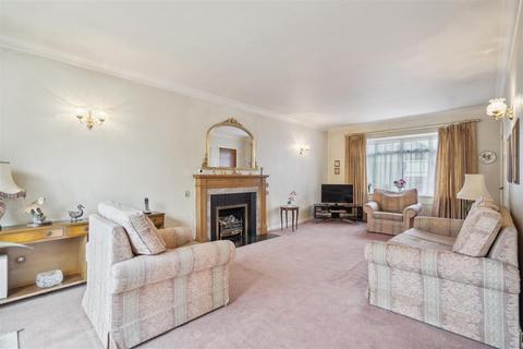 21 Daws Lea, High Wycombe, HP11 1QG