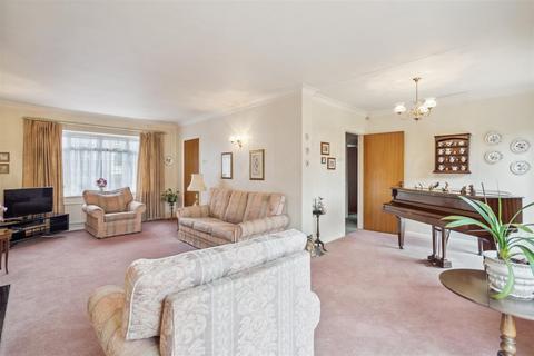21 Daws Lea, High Wycombe, HP11 1QG