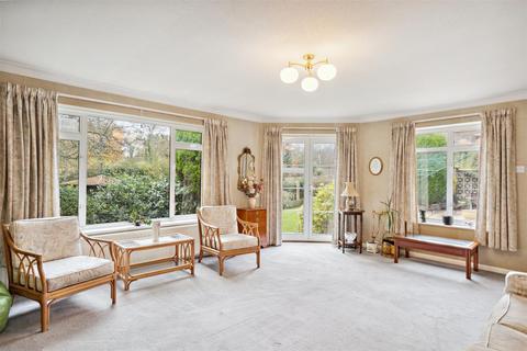 21 Daws Lea, High Wycombe, HP11 1QG