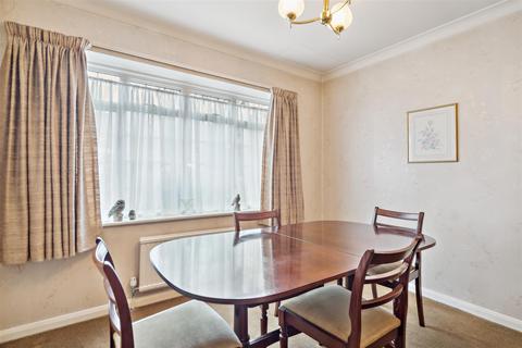 21 Daws Lea, High Wycombe, HP11 1QG