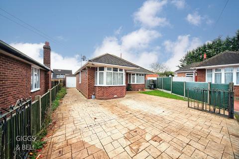 3 bedroom detached bungalow for sale, Challney Close, Luton, Bedfordshire, LU4