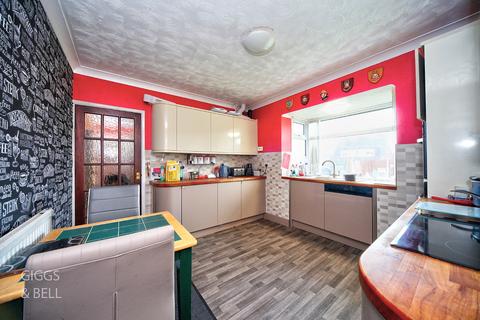 5 Challney Close, Luton, LU4 9TF