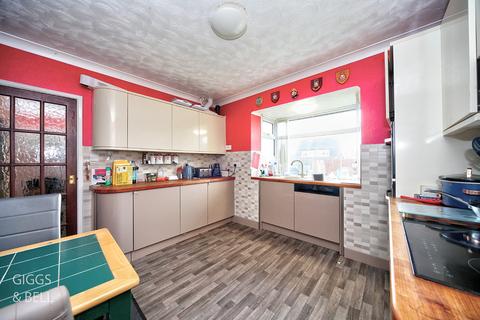 5 Challney Close, Luton, LU4 9TF