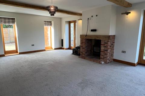 5 bedroom detached house to rent, West End, Northwold IP26