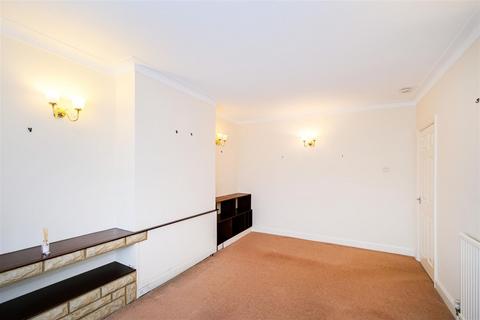 83 College Gardens, London, E4 7LP
