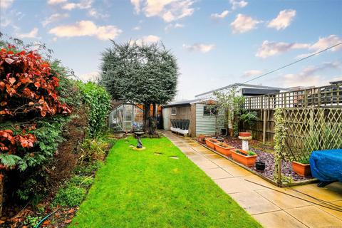 83 College Gardens, London, E4 7LP