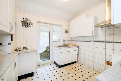 83 College Gardens, London, E4 7LP