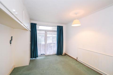 83 College Gardens, London, E4 7LP
