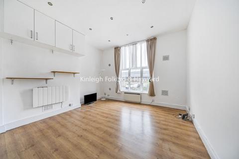 Studio to rent, Woodberry Grove London N4