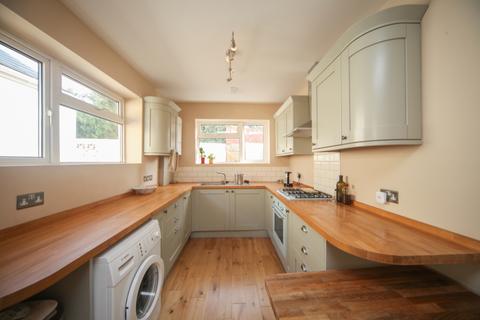 3 bedroom flat to rent, Exeter Road, Devon EX8