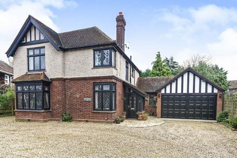 4 bedroom detached house to rent, Greenlands Road, Staines-upon-Thames, Surrey, TW18