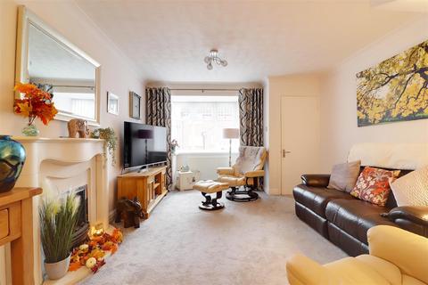 2 bedroom semi-detached house for sale, Cawthorne Drive, Hull