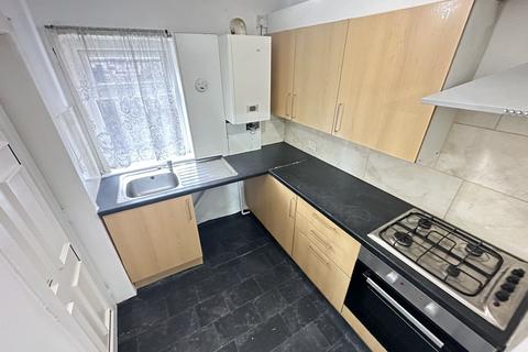 2 bedroom terraced house to rent, Giles Street, Manchester, M12