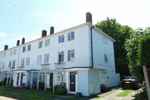 2 bedroom maisonette to rent, Manor House Court, Epsom KT18