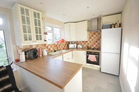 2 bedroom maisonette to rent, Manor House Court, Epsom KT18