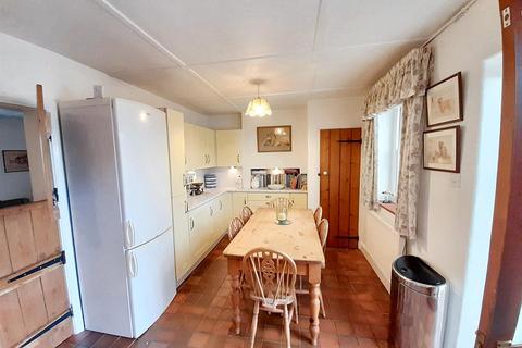 2 bedroom end of terrace house for sale, Church Lane, Barnham