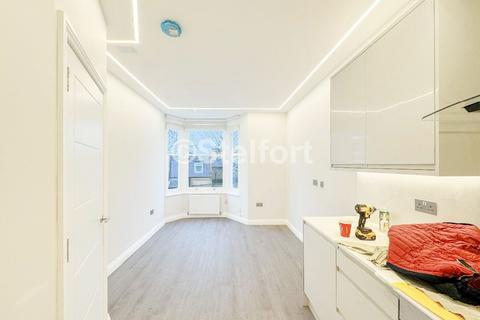 2 bedroom flat to rent, Fairmead Road, London, N19