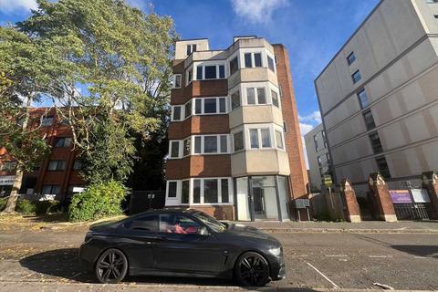 2 bedroom apartment to rent, Windsor Road, Slough