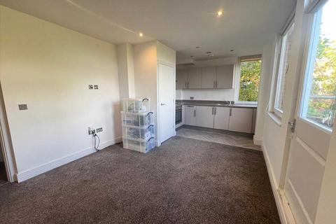 2 bedroom apartment to rent, Windsor Road, Slough