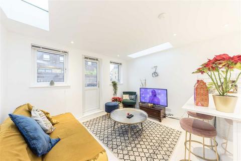 2 bedroom flat for sale, Trafalgar Road, London SE10