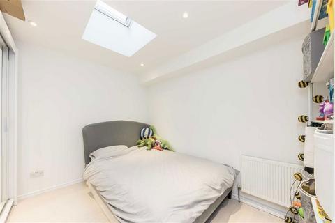 2 bedroom flat for sale, Trafalgar Road, London SE10