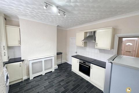 2 bedroom terraced house to rent, Grafton Street, Castleford WF10