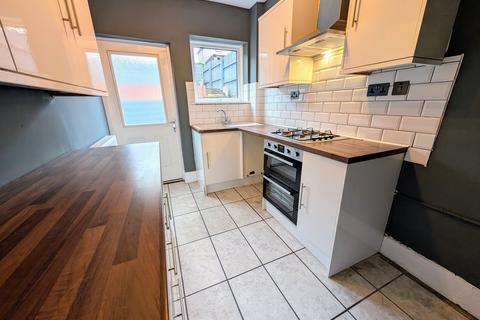 3 bedroom semi-detached house to rent, Westfield Avenue, Newport,