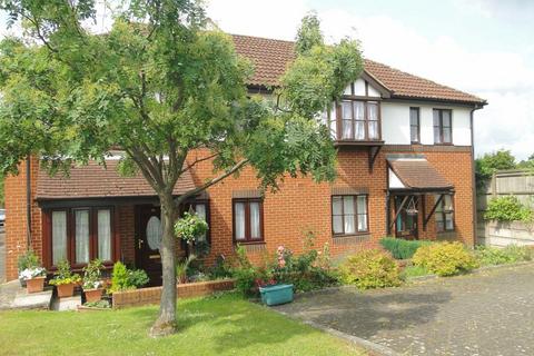 1 bedroom flat to rent, Grovelands Close, Harrow HA2