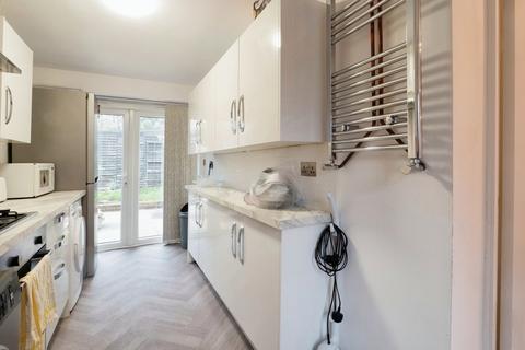 18 Barnes Close, Leicester, LE4 7WD