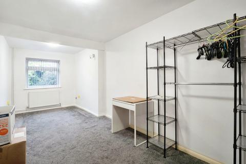 18 Barnes Close, Leicester, LE4 7WD