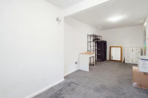 18 Barnes Close, Leicester, LE4 7WD