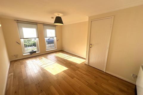 2 bedroom flat to rent, Greenholm Court