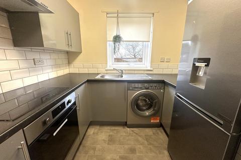 2 bedroom flat to rent, Greenholm Court