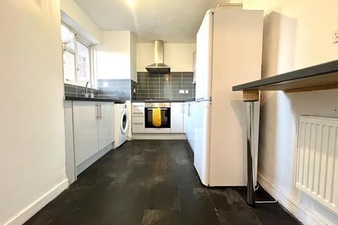 1 bedroom in a flat share to rent, Jubilee Street, London E1