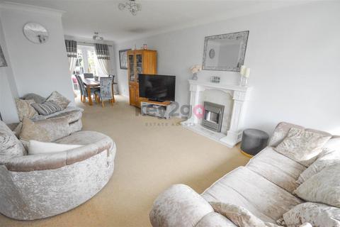 4 bedroom detached house to rent, Hayfield View, Eckington, Sheffield