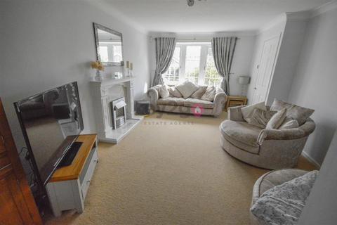 4 bedroom detached house to rent, Hayfield View, Eckington, Sheffield