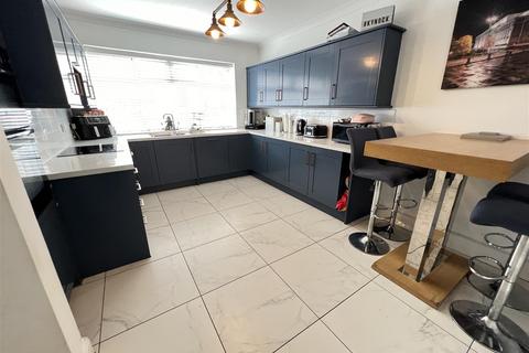 3 bedroom end of terrace house for sale, Terminus Road, Bromborough, Wirral