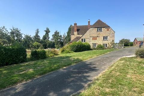 4 bedroom detached house to rent, Chicheley, Newport Pagnell, Buckinghamshire