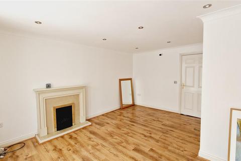 3 bedroom mews to rent, Thirlmere Close, Winsford