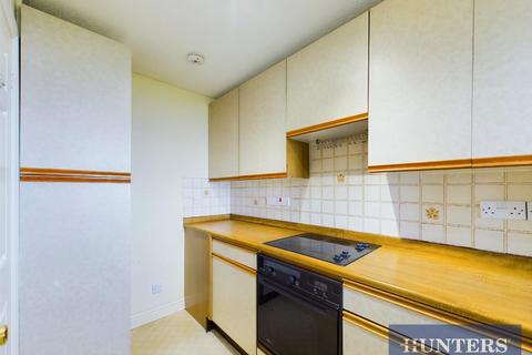 2 bedroom flat for sale, Alexandra Court, Bridlington, YO15 2LB