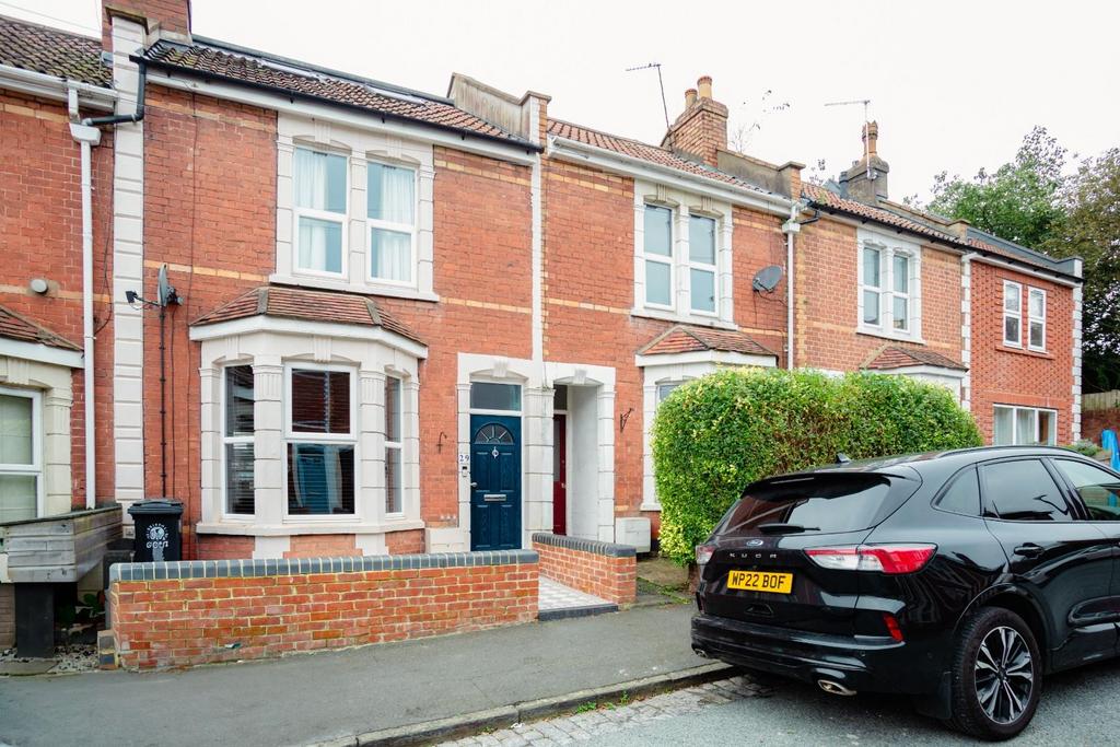 31 Ellicott Road, Horfield-19.jpg