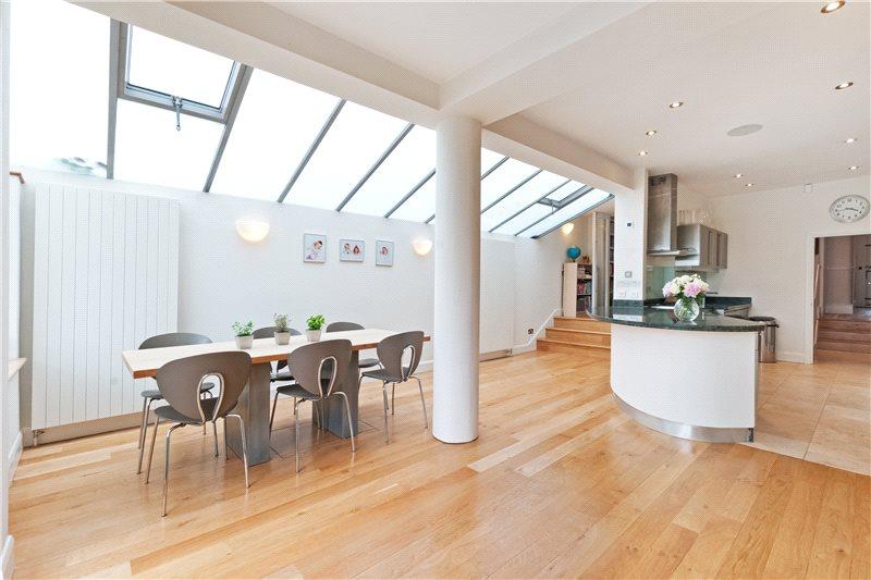 Kitchen/ Dining Room