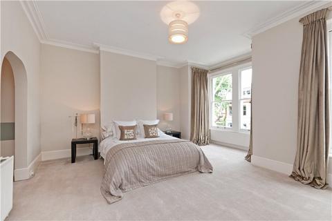 5 bedroom semi-detached house to rent, Beverley Road, Chiswick, London, W4