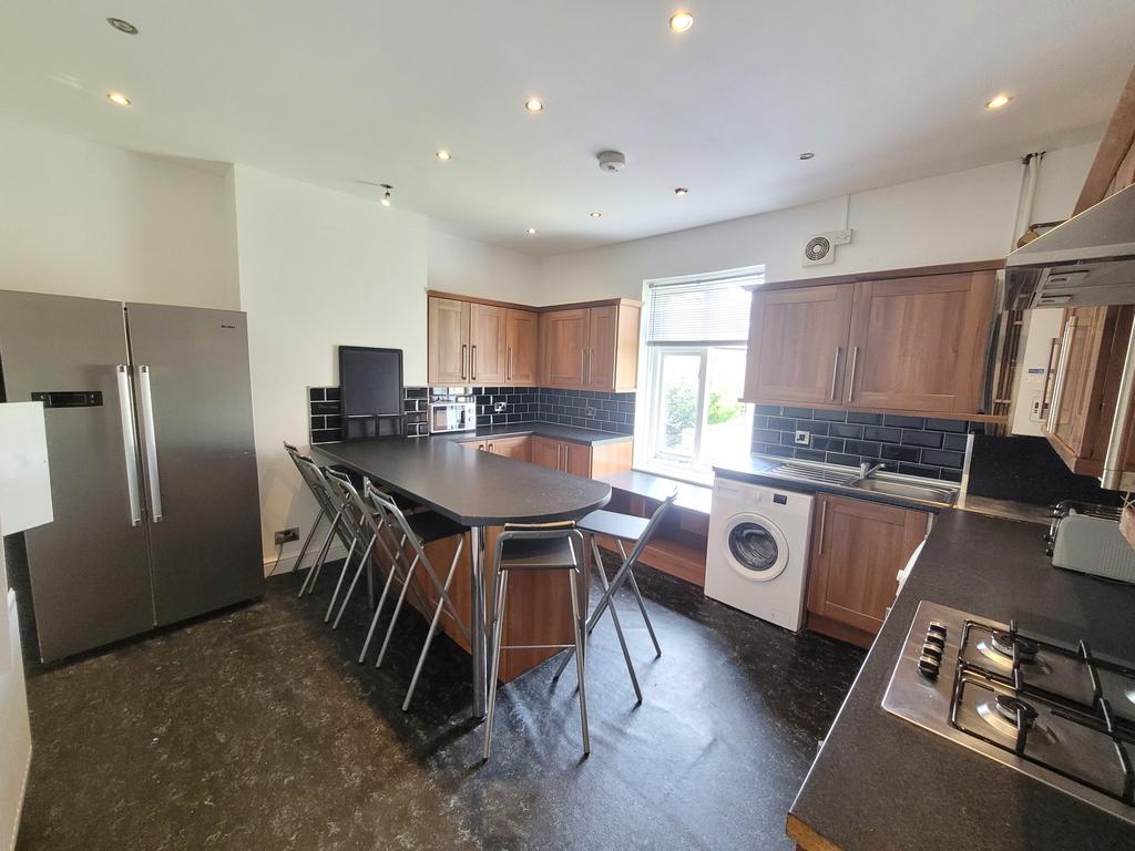 Large Kitchen Diner with Breakfast Bar