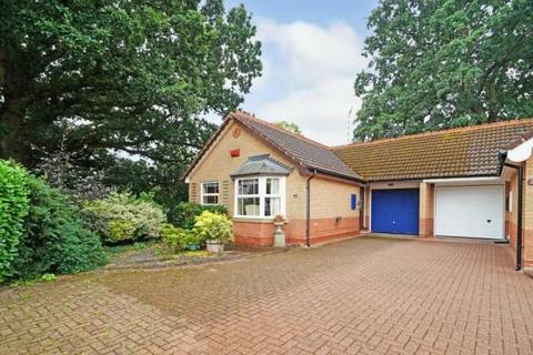 2 bedroom detached bungalow to rent, Brooksby Grove, Dorridge, Solihull, B93