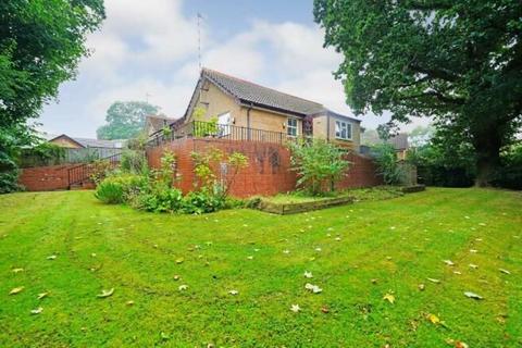 2 bedroom detached bungalow to rent, Brooksby Grove, Dorridge, Solihull, B93