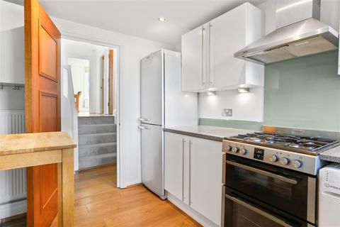 2 bedroom apartment to rent, Warrender Road, London