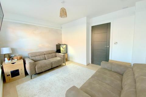 3 bedroom terraced house for sale, Fritillary Drive, Healing