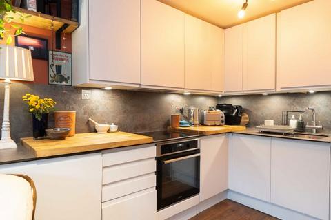 2 bedroom flat for sale, Great Western Road, London W11