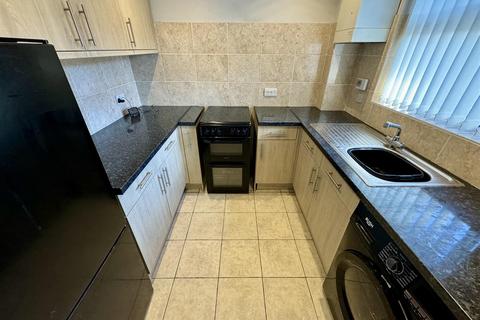 2 bedroom terraced house to rent, Hilton Court, Hearsall Lane, Coventry